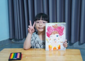 Mù màu đa sắc là gì