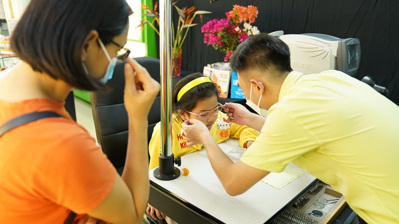 Mù màu đa sắc là gì