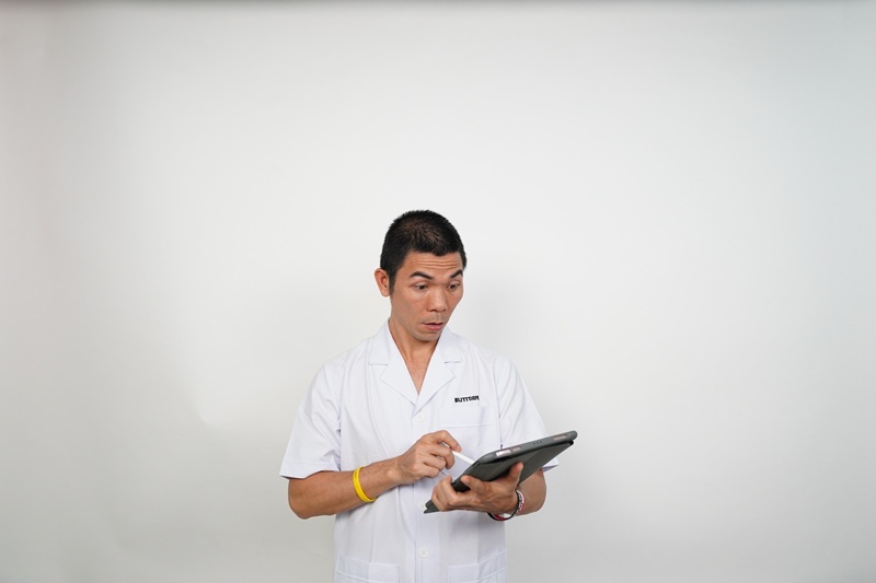 2 mắt bị ngứa
