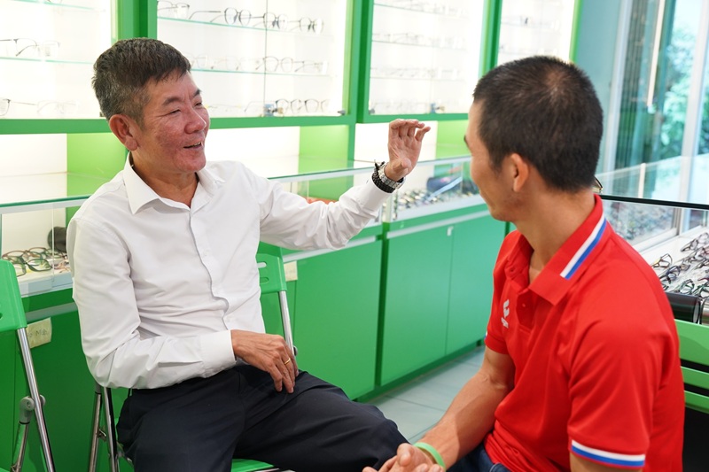 Mắt kính BUTITAN