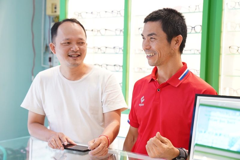 Mắt kính BUTITAN