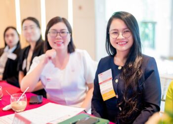 Đeo kính bị choáng