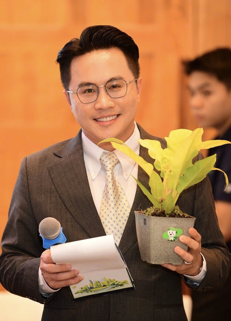 Mắt kính BUTITAN