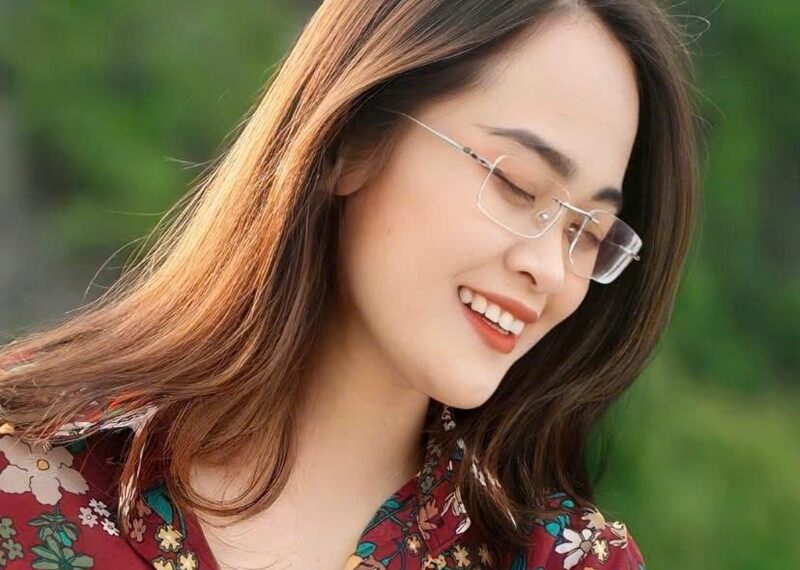 Mắt 8 10 có cần đeo kính không