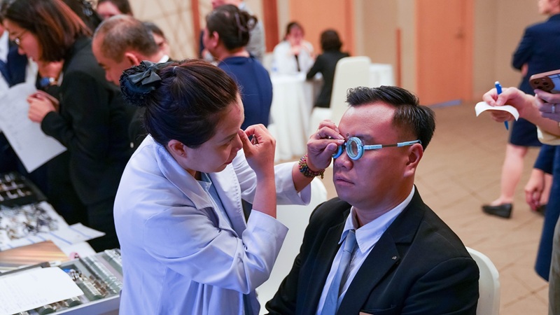 Mắt kính BUTITAN