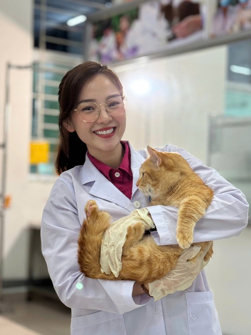 Tật khúc xạ 2 mắt là gì
