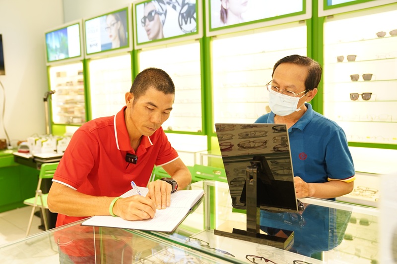 Viễn thị khác lão thị như thế nào