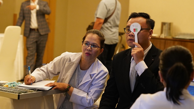 Bác sĩ mắt