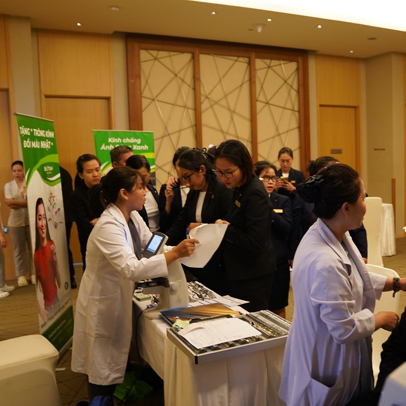 Đeo kính sai độ