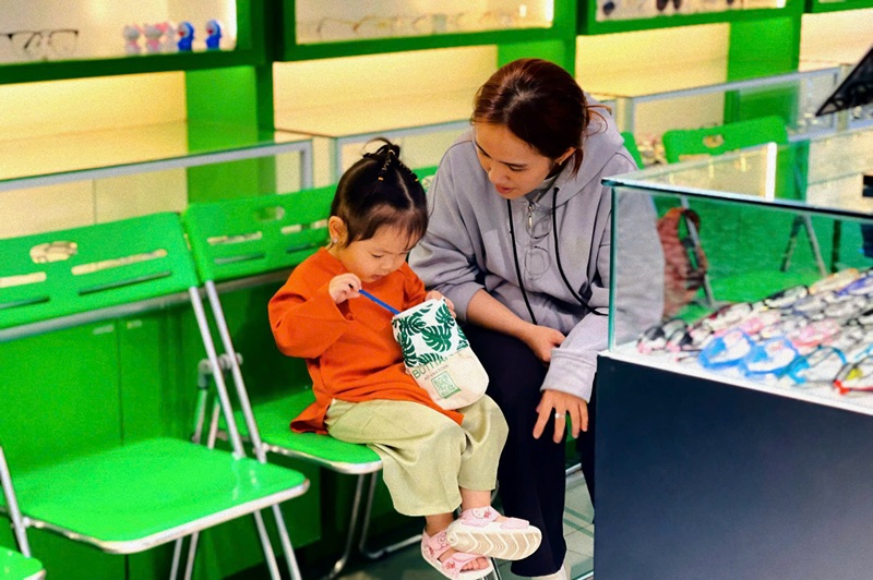 Loạn thị bẩm sinh có chữa được không