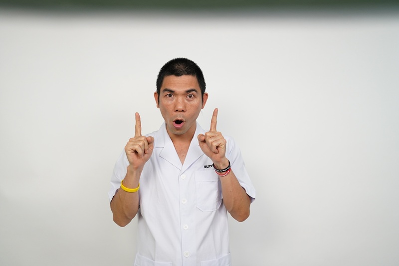 Mắt lồi là do đâu