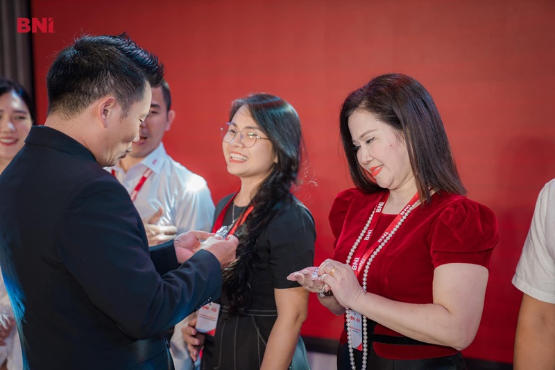 Đeo kính bị chóng mặt