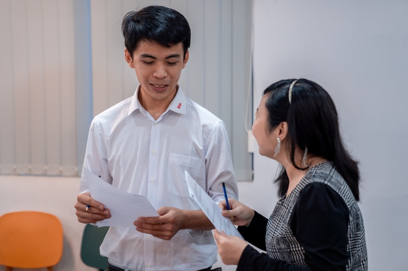 Trung bình 1 năm tăng bao nhiêu độ cận