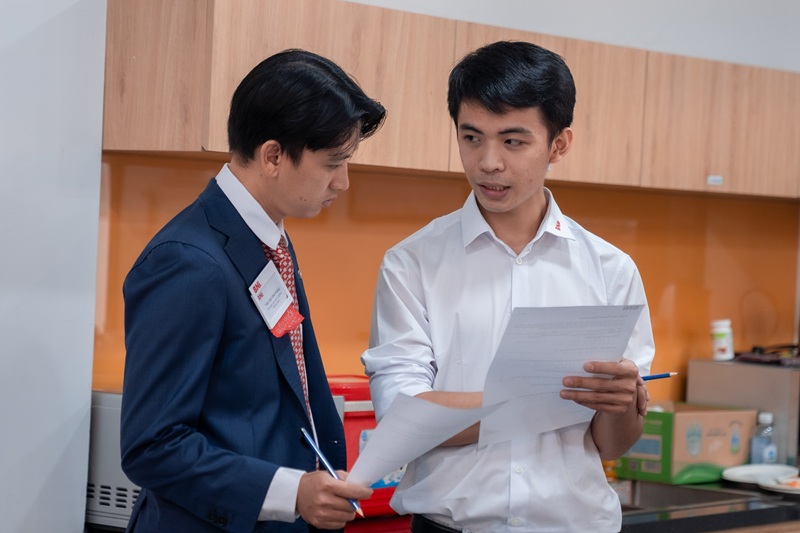 Cận bao nhiêu độ nên đeo kính