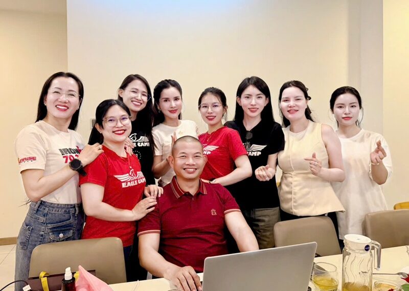 Bị loạn thị có nên đeo kính không