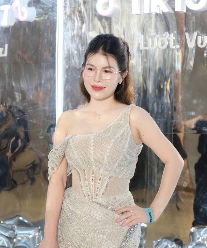 Bị loạn thị có nên đeo kính không