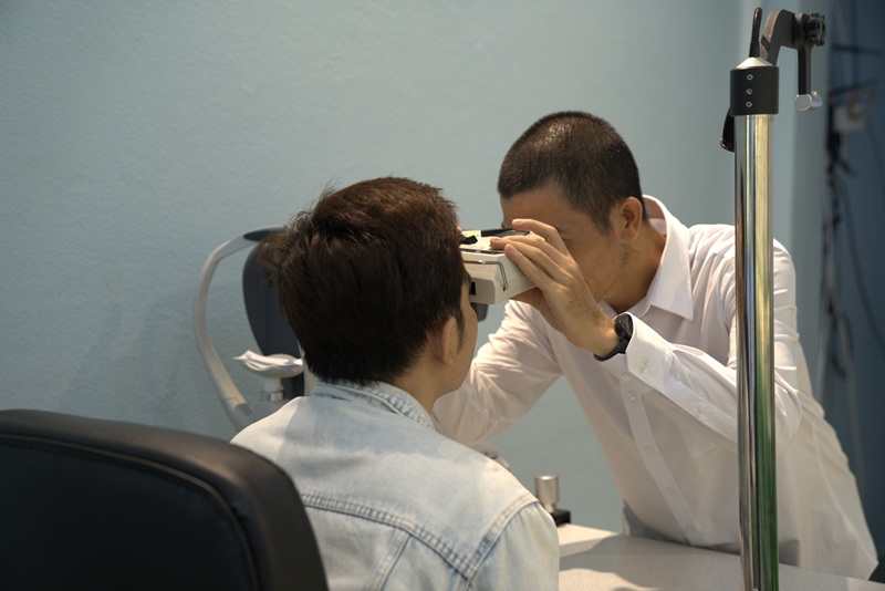 Đo mắt cắt kính