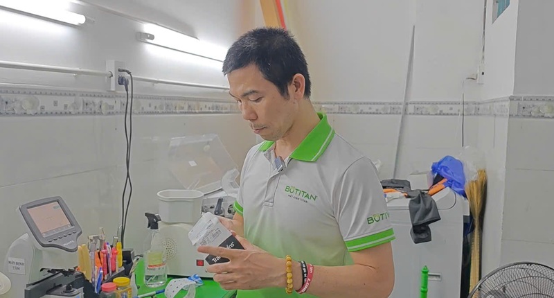 Mắt kính BUTITAN