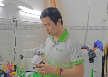 Cách tháo tròng ra khỏi kính