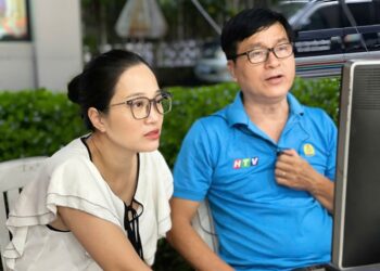 Đeo kính cận có nên đeo thường xuyên không