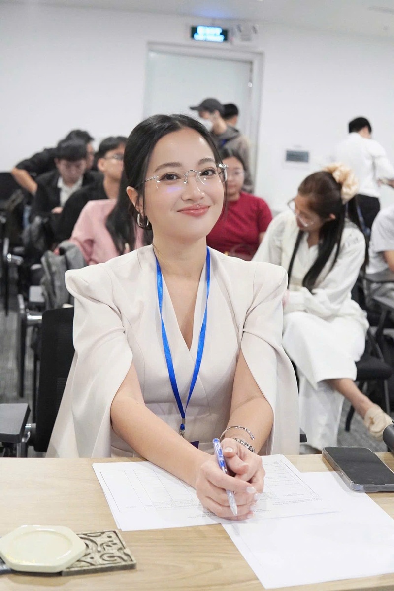 Đeo kính cận có nên đeo thường xuyên không