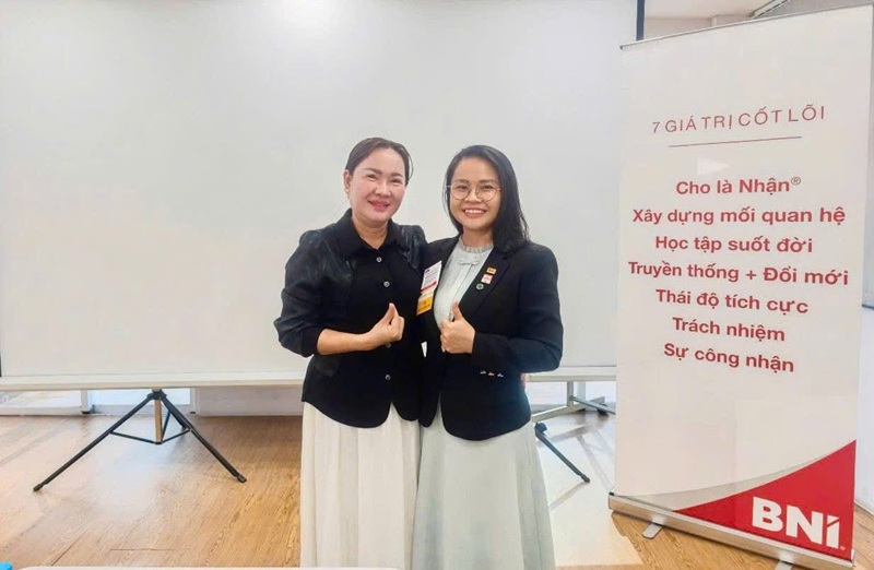 Mắt kính BUTITAN