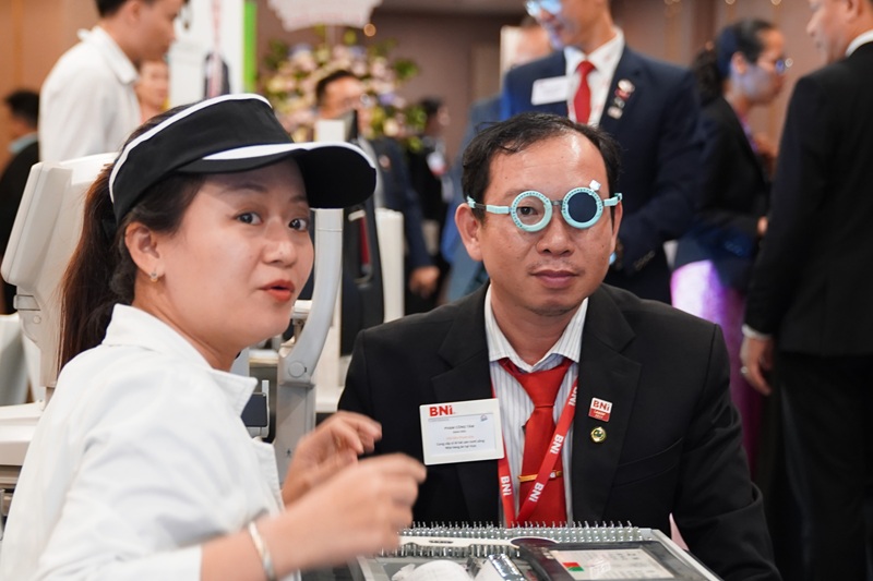 Mắt kính BUTITAN