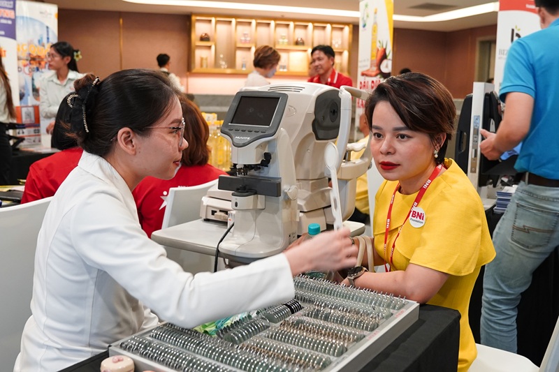 Mổ mắt cận