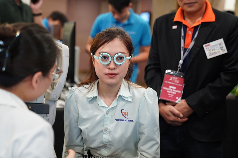 Mổ mắt cận