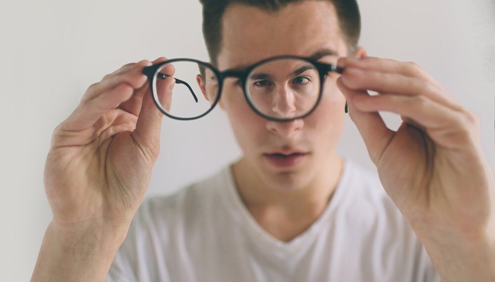 Loạn thị có giảm được không? Cách giảm loạn thị hiệu quả nhất