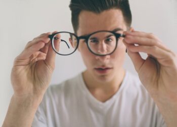 Loạn thị có giảm được không? Cách giảm loạn thị hiệu quả nhất