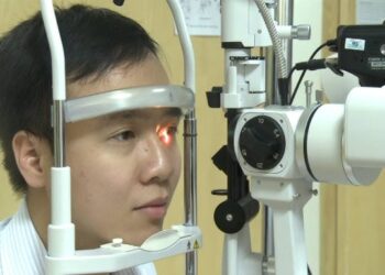Cận 7/10 là bao nhiêu độ, có nặng không, có cần đeo kính không?