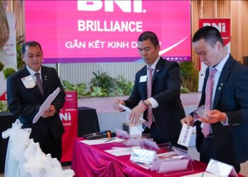 Mắt bị giật mí trên