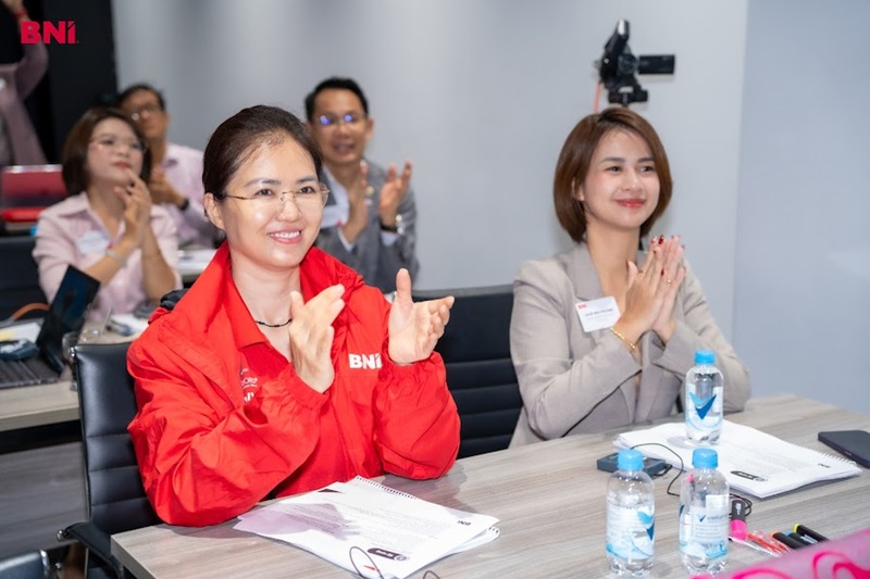 Cận 1 độ