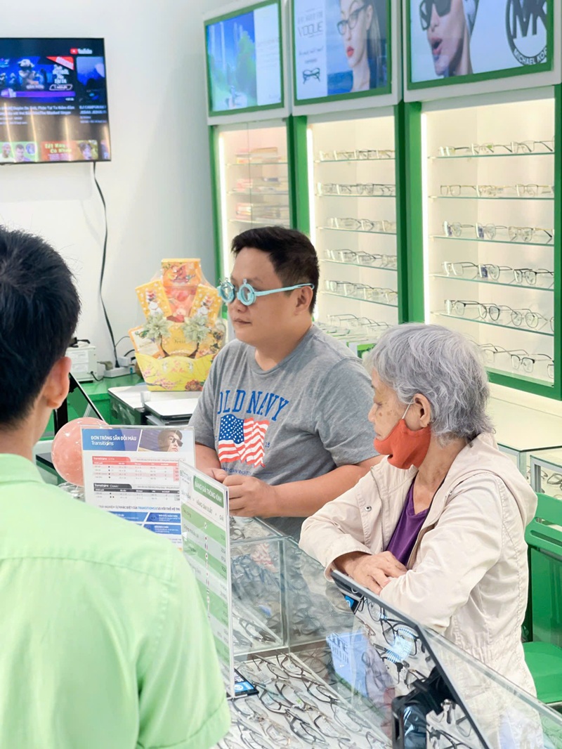 Mắt kính BUTITAN