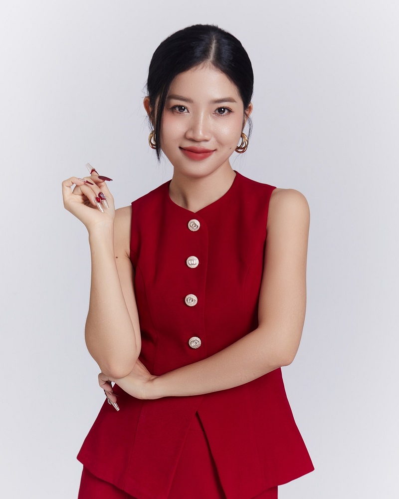 Mổ mắt cận có đeo lens được không