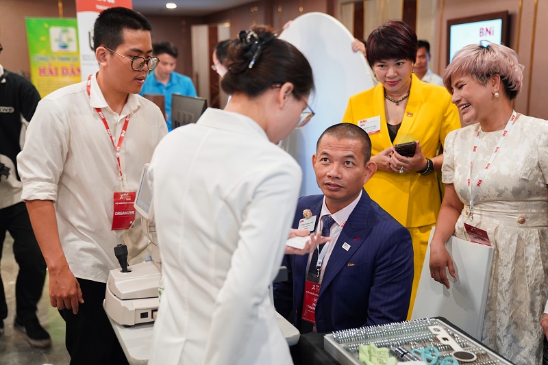 Mắt kính BUTITAN