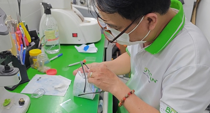 Mắt kính BUTITAN