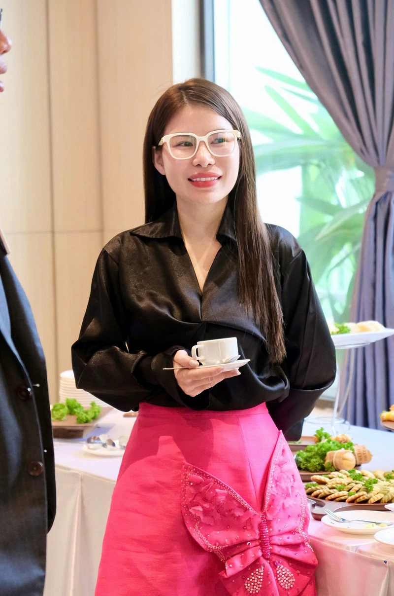Mắt kính BUTITAN