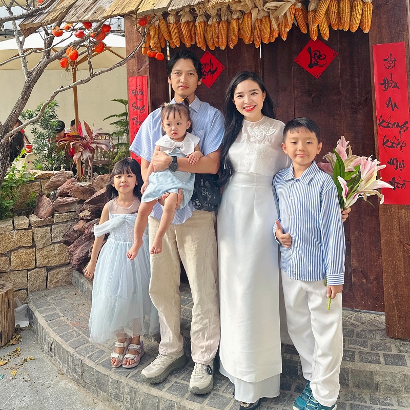 Trẻ cận 1 độ có nên đeo kính