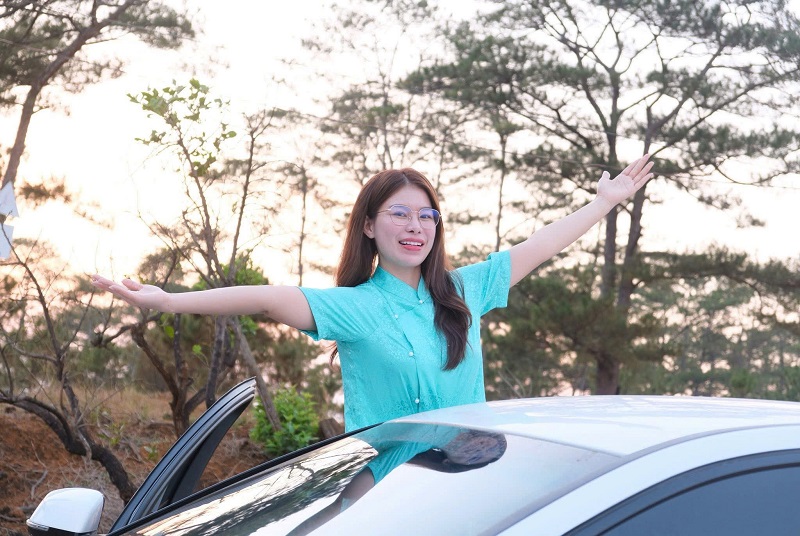 1 mắt mờ 1 mắt rõ