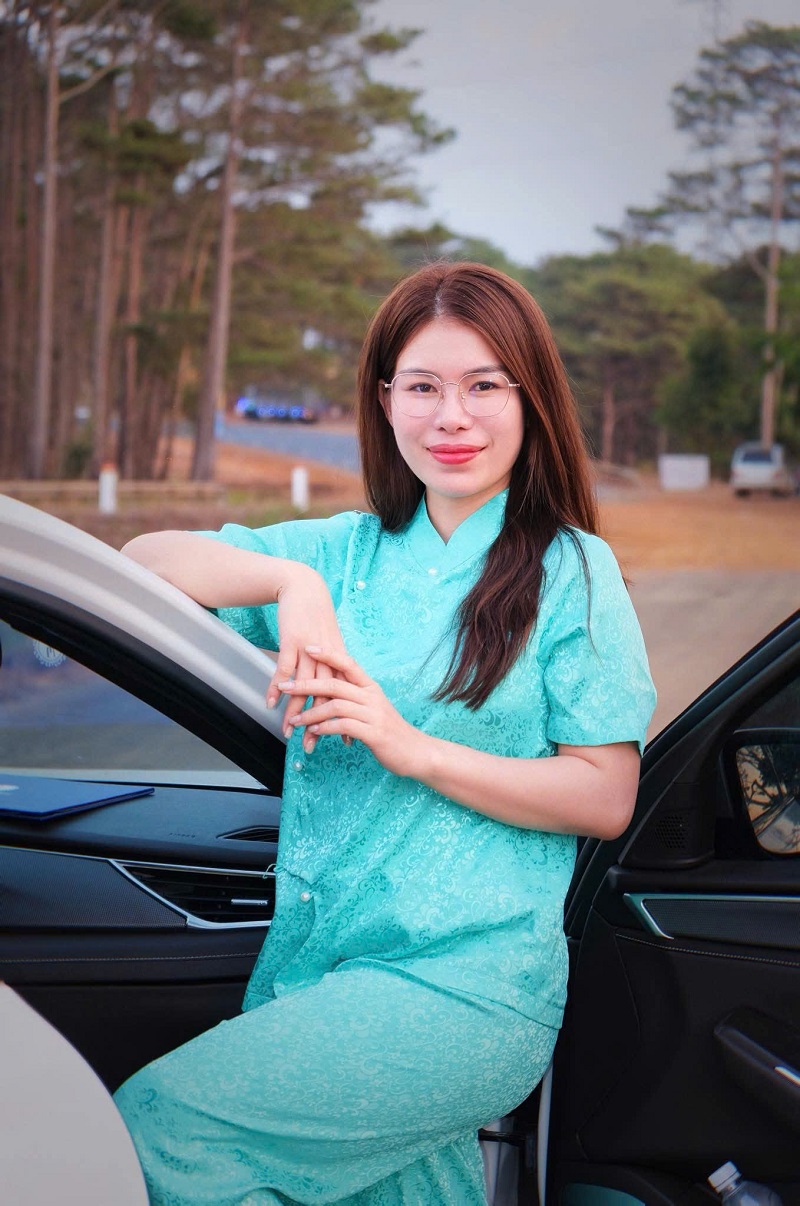 Cận 1 mắt có nên đeo kính không