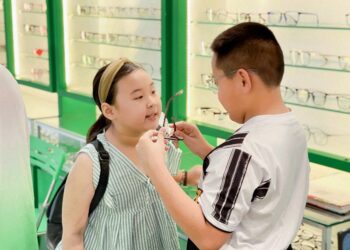 Loạn thị bẩm sinh là gì