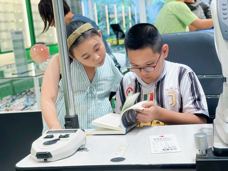 Loạn thị bẩm sinh có chữa được không
