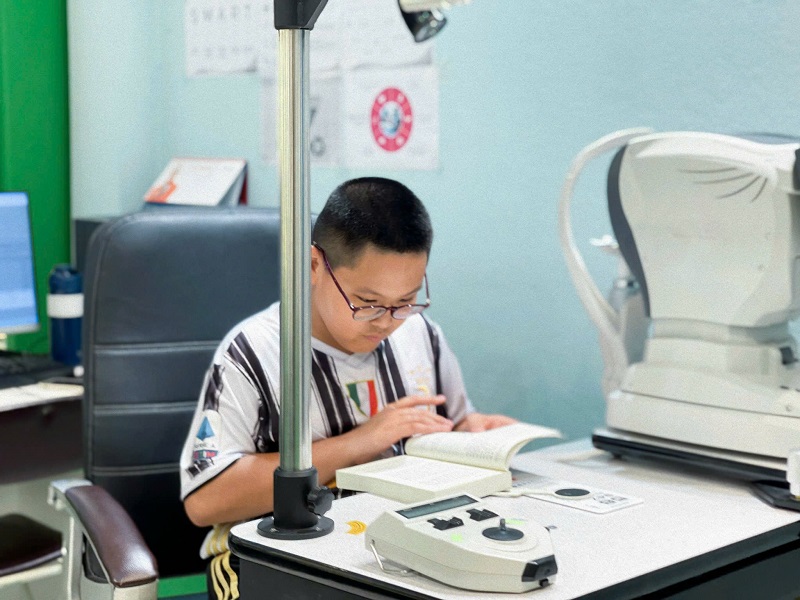 Mắt kính BUTITAN