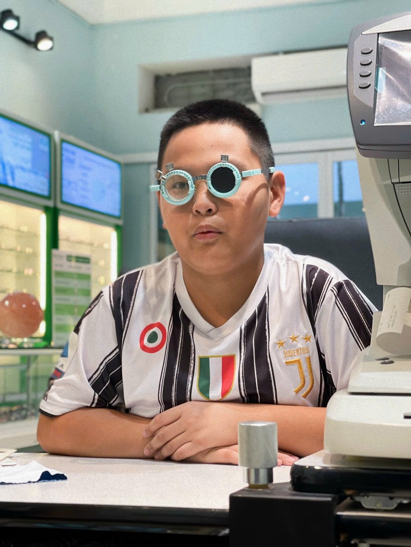 Loạn thị bẩm sinh