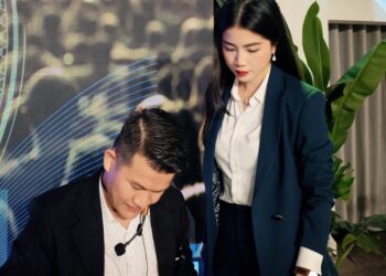 Mắt cận không đeo kính có bị tăng độ không