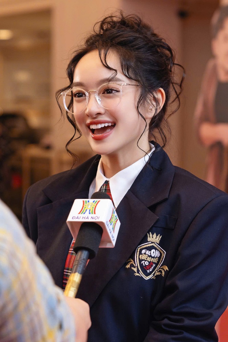 Mắt kính BUTITAN