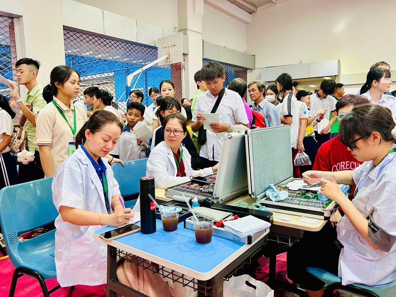 Nguyên nhân gây ra viễn thị
