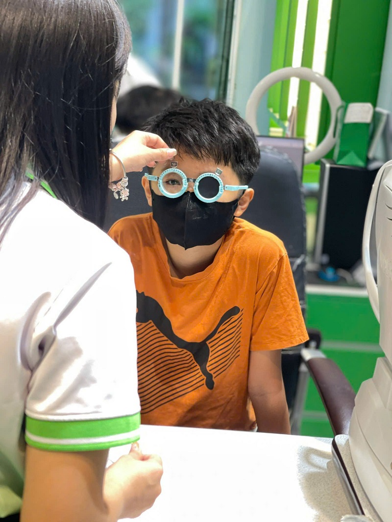 Mắt kính BUTITAN